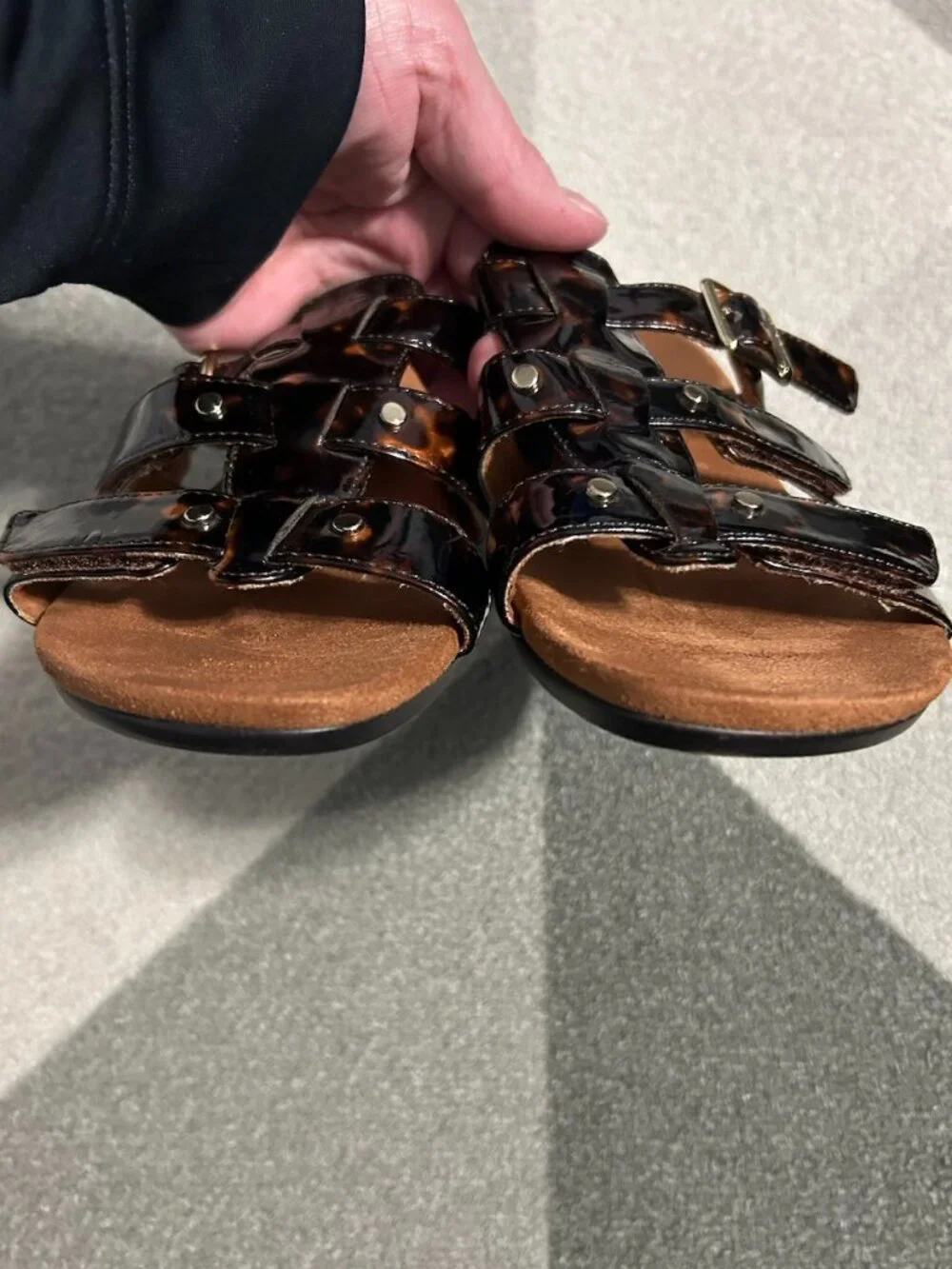 VIONIC‎ RADIA Brown Tortoise Shell Triple Strap Wedge Sandals Women's Size 7